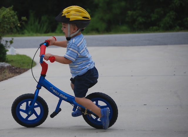 3 year old bike with training wheels